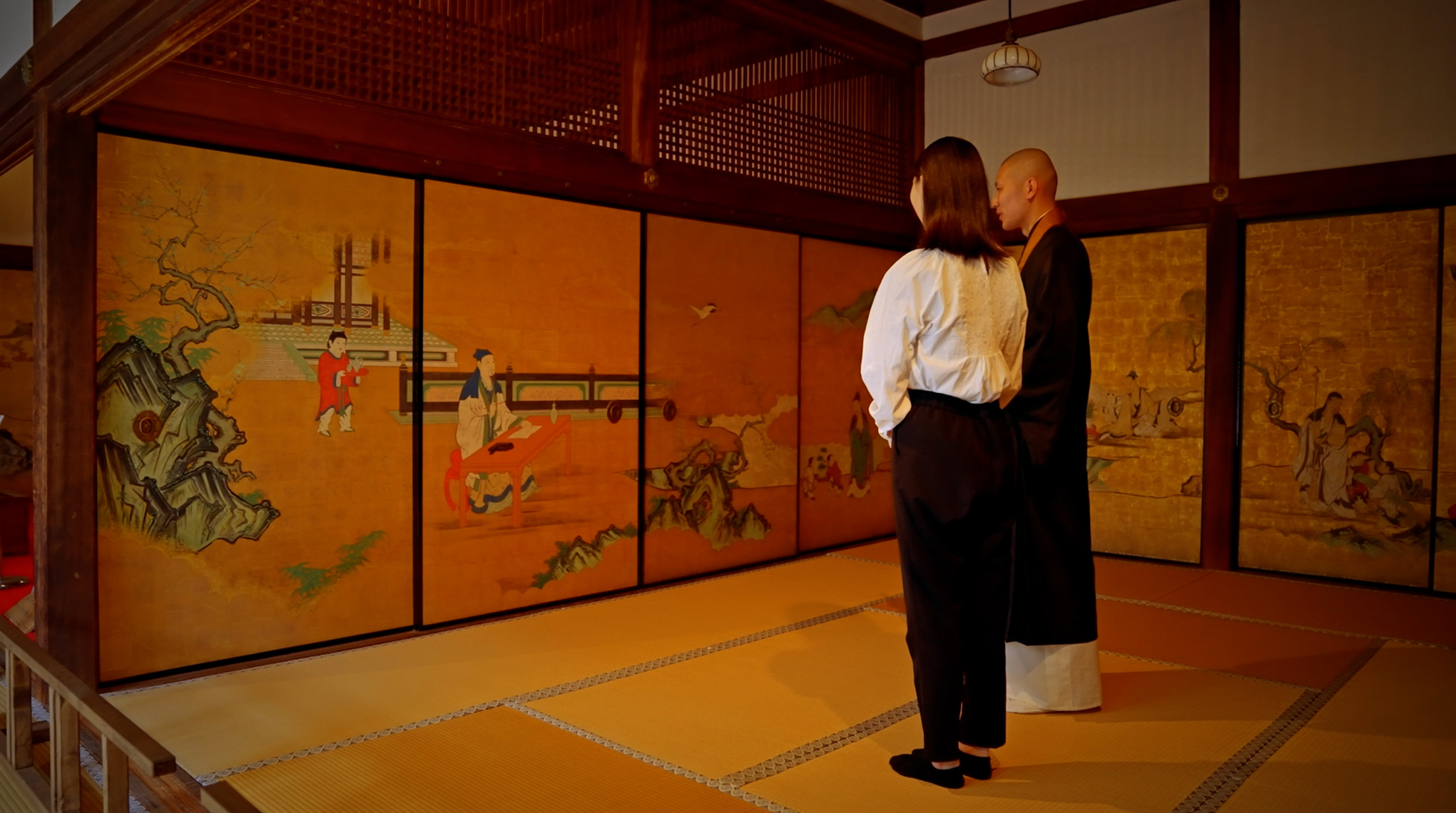 僧侶による拝観案内